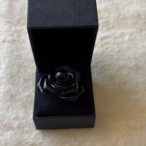 Elegant Black Rose Ring